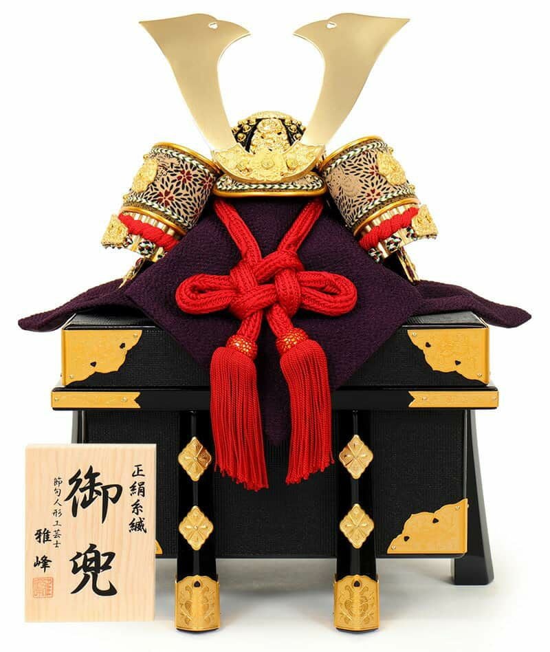 【ヤ取8/3終了】≪ZR565ジ≫ 雅泉 作 五月人形/兜飾り 一式 兜/12号 矢吹糸威 金箔押木彫龍頭/金小札松葉打長鍬形 端午の節句/こどもの日 甲冑 季節飾り 新作】五月人形 兜飾り 緋色 8号 錆赤縹緘 一徳作