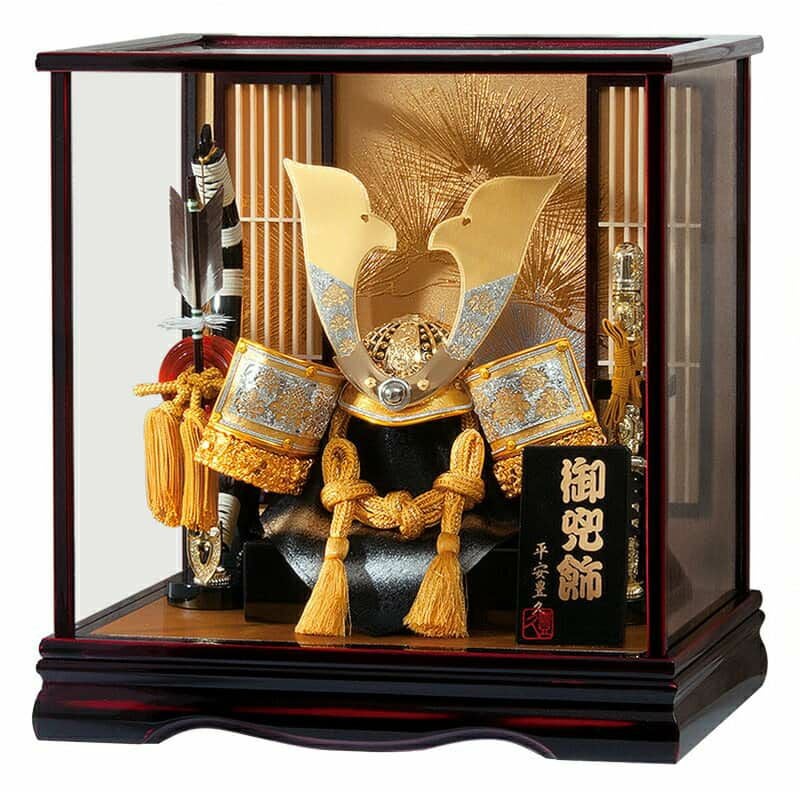 5月お節句兜ディスプレイ 横幅85cm｜着用兜飾り 武将 伊達政宗 白金｜被れる兜飾り｜大きい平
